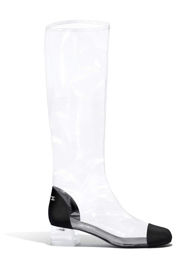 La-fiebre-por-las-prendas-y-complementos-transparentes-botas de vinilo