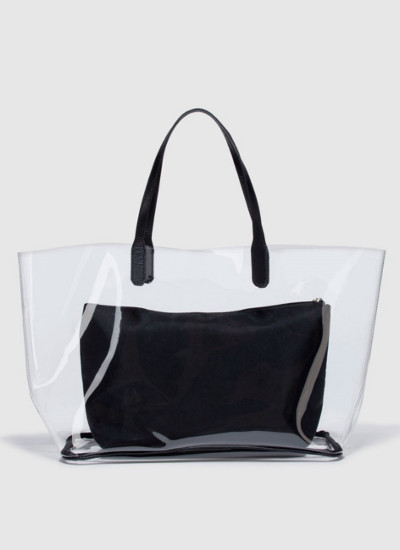 La-fiebre-por-las-prendas-y-complementos-transparentes-6