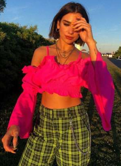 color-fluor-como-combinarlo-Dua-Lipa